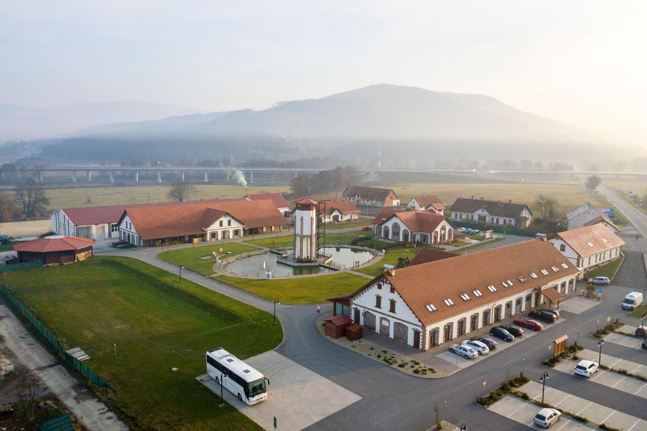 Rezort Masarykov Dvor Pstrusa 外观 照片